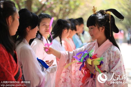 云南昭通女子着汉服踏青似仙女下凡