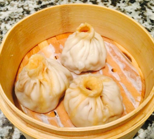 能吃一圈的北京地铁2号线的各大门上