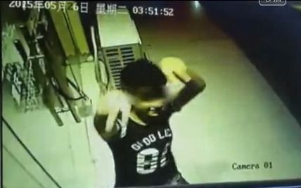 江苏面馆奇葩窃贼对监控炫妖娆舞姿表情荡漾