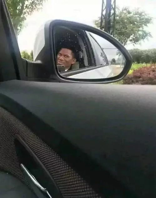 我就静静的坐在这里看别人洗澡