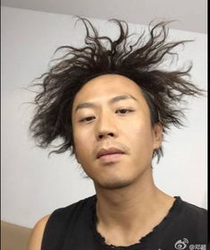 景甜做发型和邓超撞脸了,魏大勋淋雨卧蚕都没了
