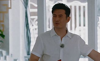 王俊凯杨紫被迫穿婚服,两人表情说明一切,网友迷之微笑