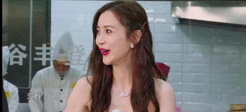 郑恺新婚身材发福吃不停,六块腹肌变大肚腩,baby表情真实