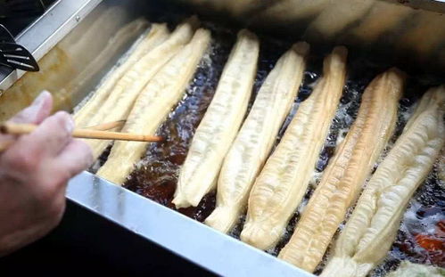 家庭版迷你小油条这样做,好看又美味,一点儿都不逊色早餐店
