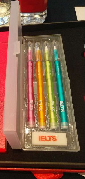 雅思新春上新高分喷雾水,必过最强色号口红,铅笔盒套装