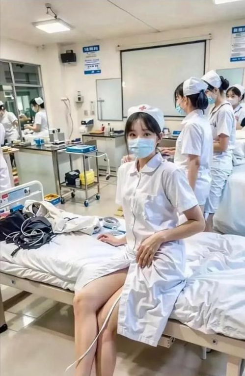 两五旬主任为20多岁女护士互殴,传女方脚踩两船,已逃回重庆老家