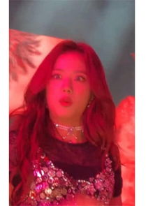 jennie一个举动,lisa惊出表情包,智秀吓出双下巴,皮