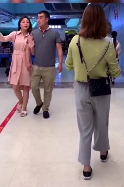 带儿子逛街偶遇前夫,他的表情让我陷入深思,是不是该给孩子一个完整的家