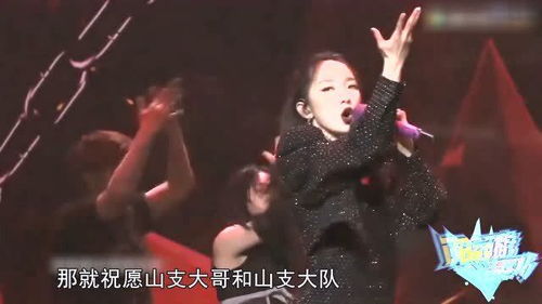 孟美岐快乐度过每一天,易烊千玺的表情管理,杨超越男粉同款巨型荧光棒