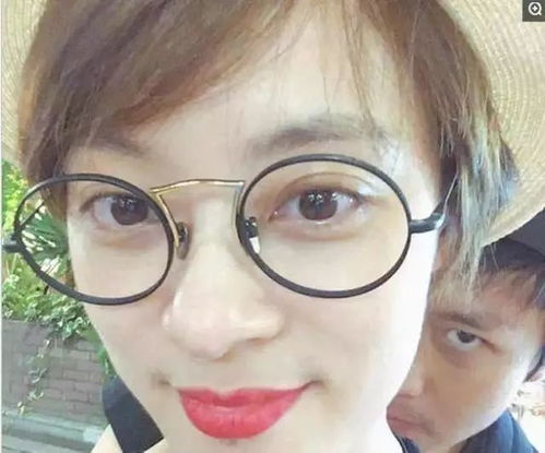 孙俪自拍,邓超又在旮旯角里犯二,可网友的焦点全在娘娘的下巴上