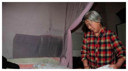 婆婆从农村寄布鞋,嫌土没人穿,准备扔了打开一看,俺红了眼眶