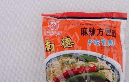 那些包装土到爆,但味道好到炸的零食,你吃过几种