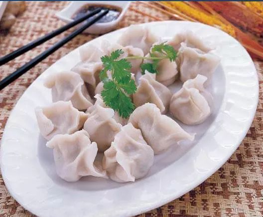 煮酒杂谈锣鼓喧天,鞭炮齐鸣,大家来说说自家年夜饭桌上必不可少的那几道菜吧