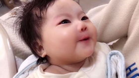 5个月的宝宝用婴语和妈妈交流,接着一系列的表情包,太可爱了
