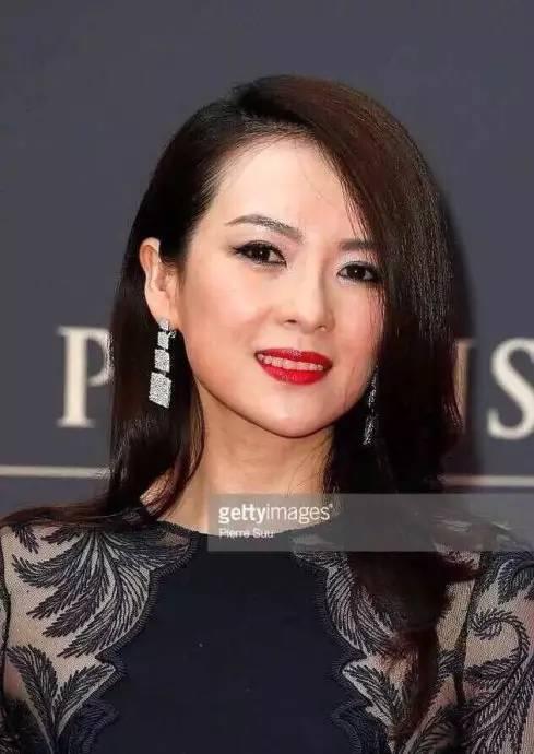 高清镜头下未ps的女星,杨幂油光满面,张馨予就一东北大妞