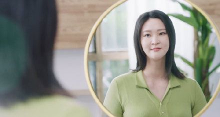 前女排队长惠若琪手抚孕肚拍摄写真大片气质优雅