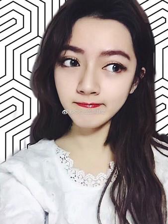 女高中生撞脸迪丽热巴侧脸相似度高达90