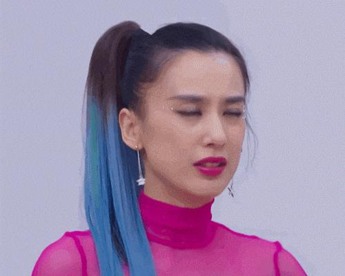 黄圣依一哭就上热搜,海娃死了再被提起,五秒落泪是她的高光时刻