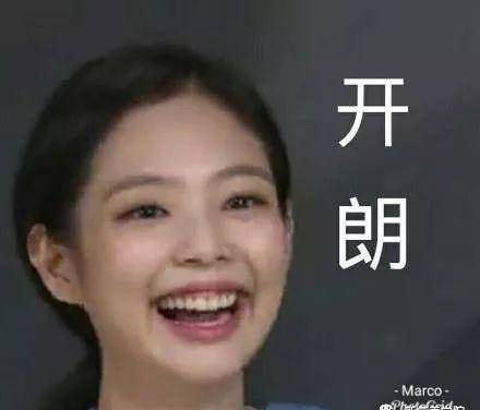 虽然笑起来嘴大得像要吃人,但她的神颜在一众美人里依然屹立不倒