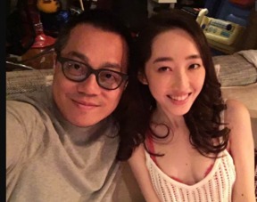 不得体蒋梦婕与制作人合照被批