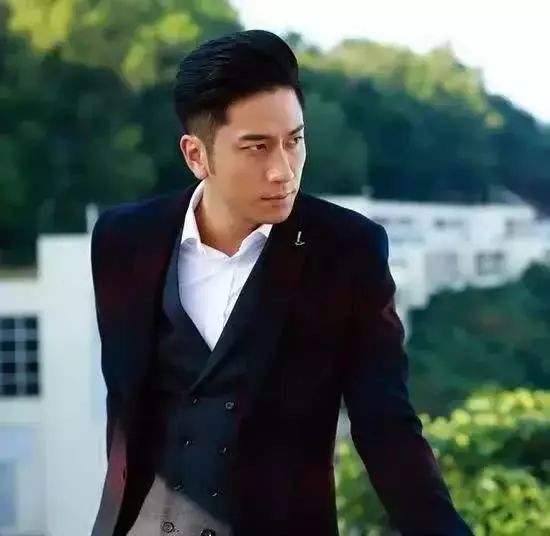 他是张馨予前男友,因私生活混乱被雪藏,如今母亲逼迫捐精