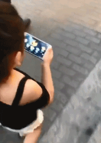 搞笑gif趣图终于有车了,看把二货媳妇给美的