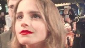 bethebagladylikeemmawatsonvogue艾玛沃特森的包包里都有些什么来看超可爱开包现场