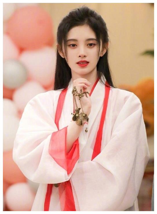 女明星cos紫霞彭小苒绝美,贾玲凑热闹,看到鞠婧祎不愧是你