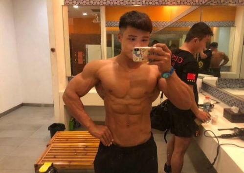 广州体育学院人鱼线小子,八块腹肌宛如雕刻,狗公腰棱角分明