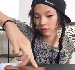 被网友骂长得怪的中国维密超模,男友居然是卖肉夹馍的