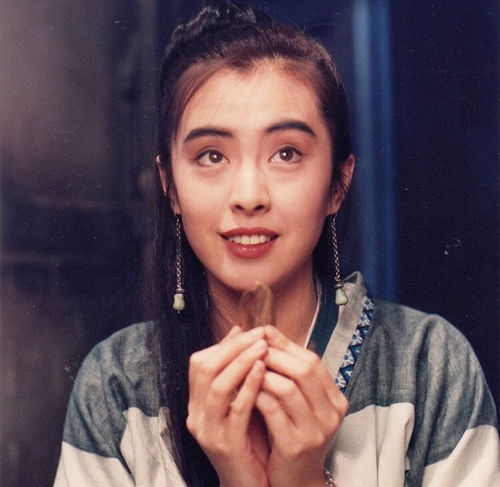 96岁阔太余宝珠为前儿媳庆生满头银发精神好,霍英东儿媳再现身