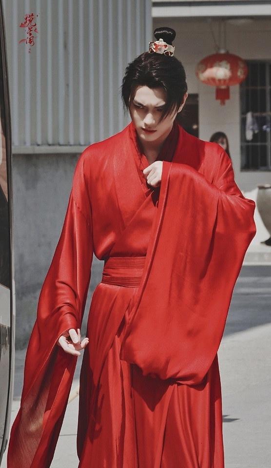 盘点10位古装剧红衣美男琉璃成毅妖化红衣帅炸,肖战许凯穿红衣都仙气满满