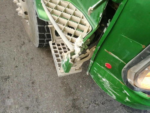 象山好男友包庇女友一心顶包担责...大货车撞小车,180度旋转撞上绿化带
