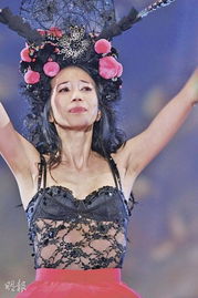 莫文蔚性感大解放预演婚礼逾万粉丝送嫁