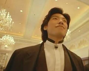 消失6年的乌鸦哥张耀扬,如今要靠轮椅出行,57岁仍是单身