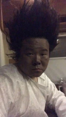 岳云鹏晒青涩旧照直言像吴彦祖,于是就被黑成了这个样子