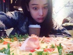 张馨予晒独享美食卖萌照网友喊话叫李晨一起