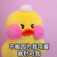 妈妈抱着孩子蹲在地上旁边美女却转开头