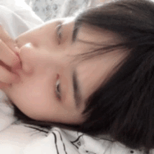 组图沈月晒起床动态图睡眼惺忪素颜出镜揉眼擦脸尽显萌态