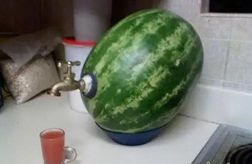 水龙头冲眼睛表情包龙头