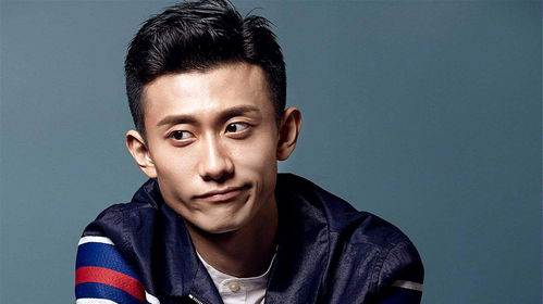 张一山被众多粉丝围堵微表情搞笑,网友调侃他可能想去上厕所