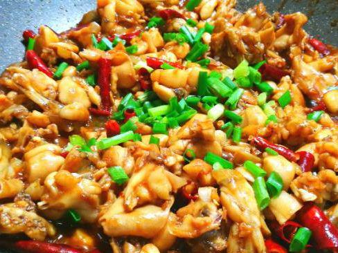 干锅牛蛙作为一道具有浓郁川菜风味的佳肴,深受食客们的喜爱