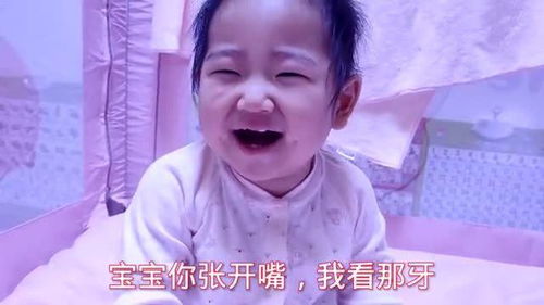 10个月宝宝学老虎叫,宝宝一边怒吼一边吓唬爸妈,表情太逗了