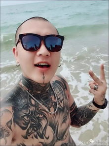 今日网红禁纹身禁帮派禁炫富快手说当务之急是把档次提起来7月3日,快手红人散打爆出快手最新规定后续个人资料视频和直播内容严禁纹身露出炫富以及拉帮结派等内容