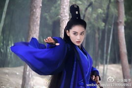 张馨予晒李莫愁美艳照肤若凝脂眼神凌厉