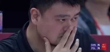 中国男篮惜败,网友在转姚明表情包,队员们却转了这个