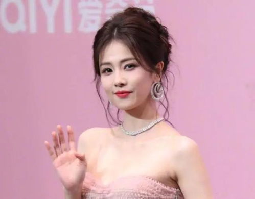 尖叫之夜红毯,杨超越网红感,吴倩妆造翻车,田曦薇妆容二次元