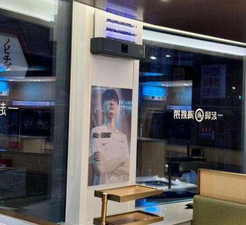 韩国海底捞蹭热度,把faker照片挂满整家店,照片比自家logo还大
