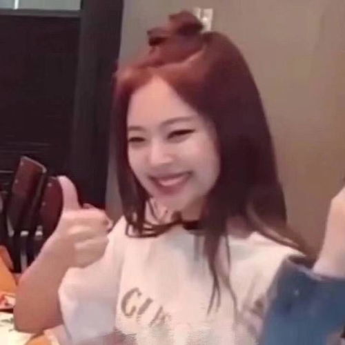 之jennie穿着睡衣向我发出了视...