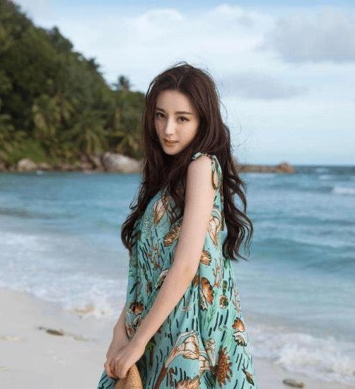 迪丽热巴生活照